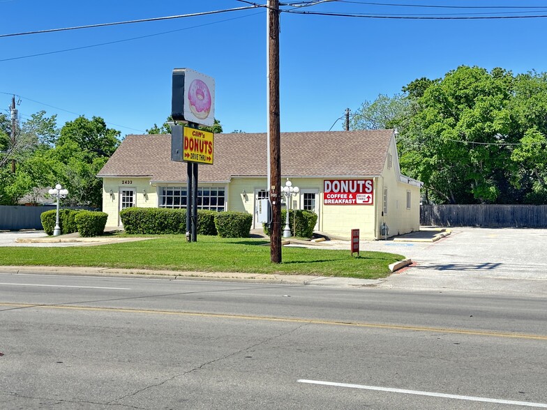 2433 W Shady Grove Rd, Irving, TX for sale - Building Photo - Image 1 of 5