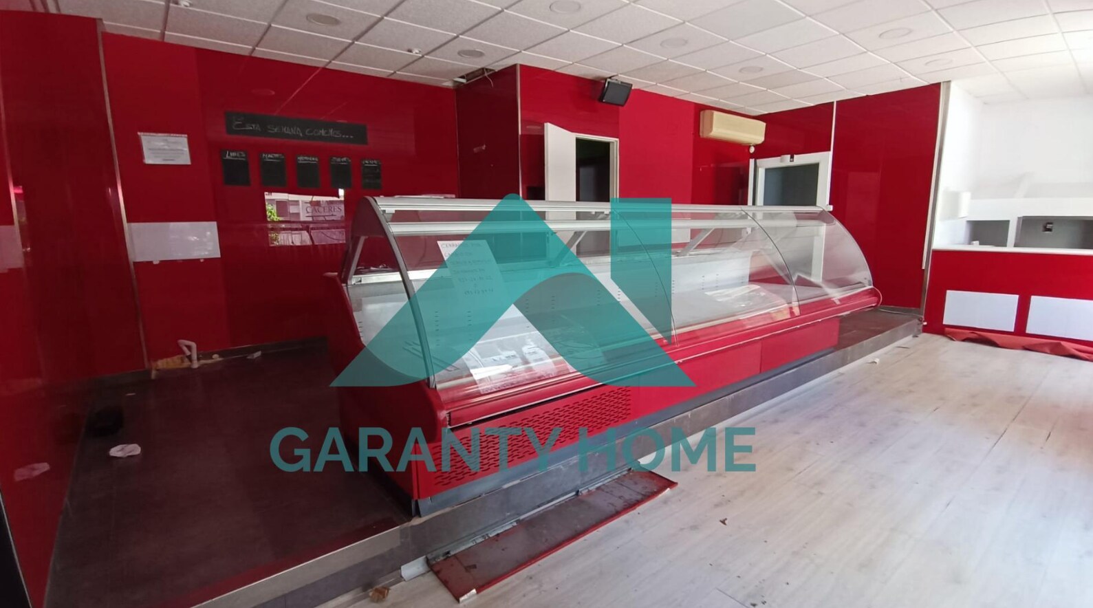 Retail in Cáceres, Cáceres to rent Interior Photo- Image 1 of 3