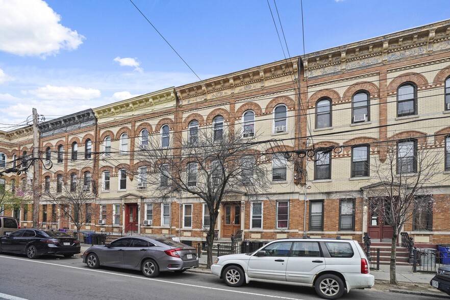 1824 Cornelia St, Flushing, NY for sale - Building Photo - Image 2 of 6