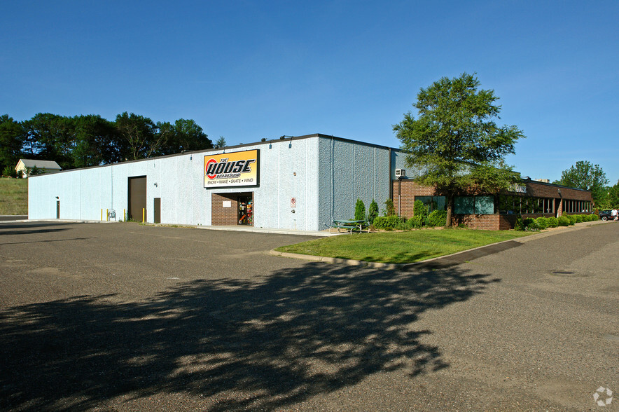 300 S Owasso Blvd E, Little Canada, MN for rent - Building Photo - Image 1 of 14