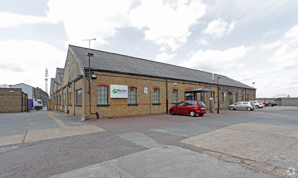 Warspite Rd, London to rent - Primary Photo - Image 1 of 22