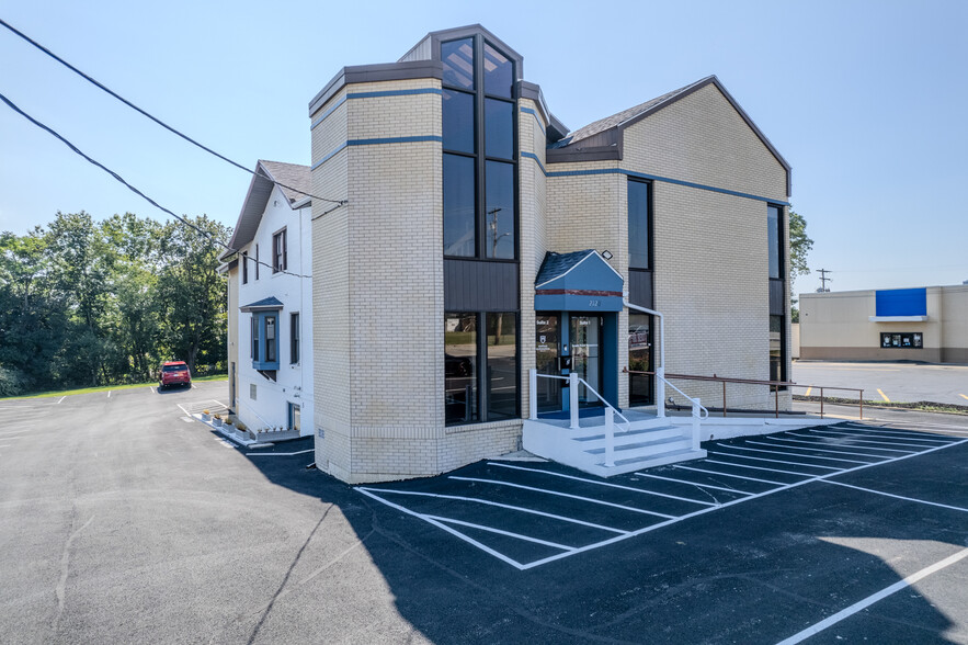 2120 Freeport Rd, New Kensington, PA for rent - Building Photo - Image 1 of 39