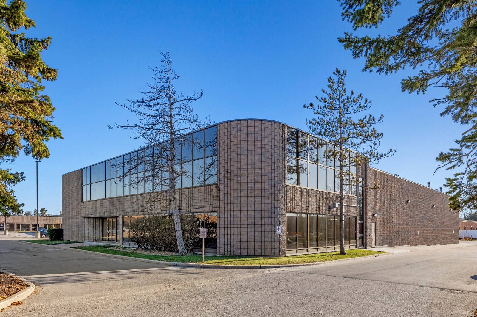 90 Nolan Ct, Markham, ON to rent Primary Photo- Image 1 of 7