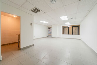 3545-3555 Ch de la Côte-des-Neiges, Montréal, QC for rent Building Photo- Image 1 of 4