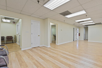 9 Post Rd, Oakland, NJ for rent Interior Photo- Image 1 of 22