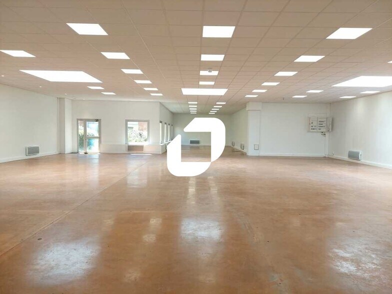 Office in Trappes to rent - Interior Photo - Image 2 of 12