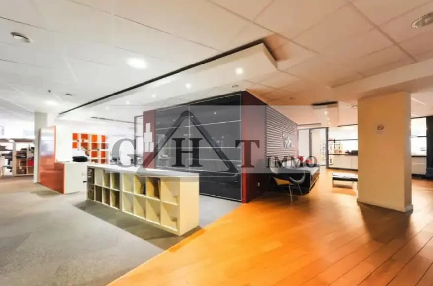 Vente Bureaux 600 m² - Photo 1