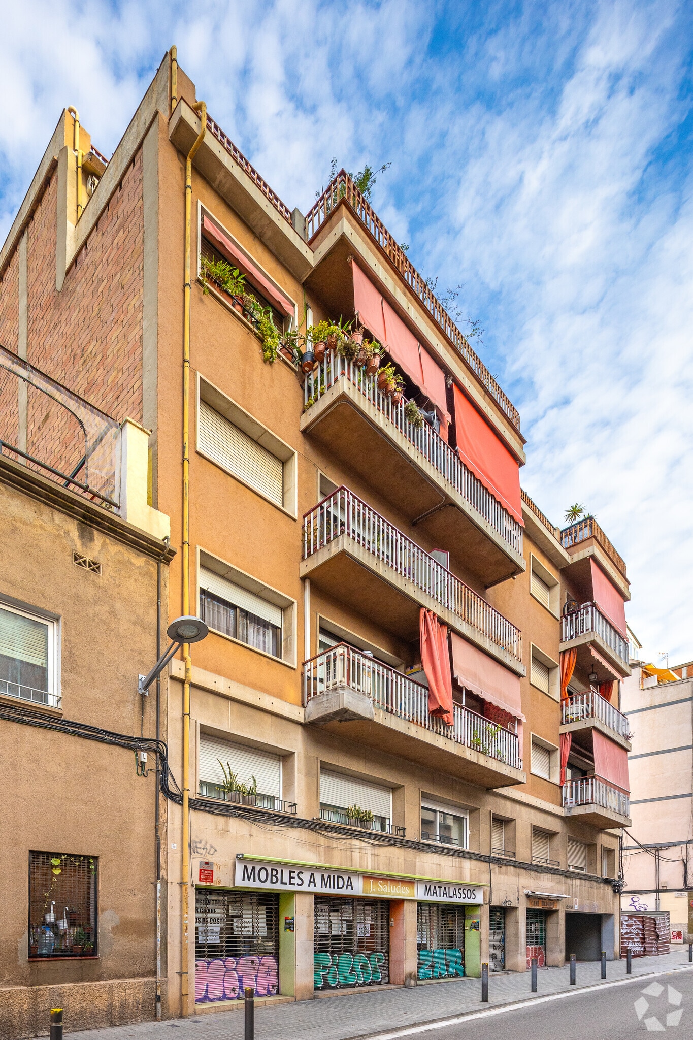 Retail in Barcelona, Barcelona to rent Primary Photo- Image 1 of 2