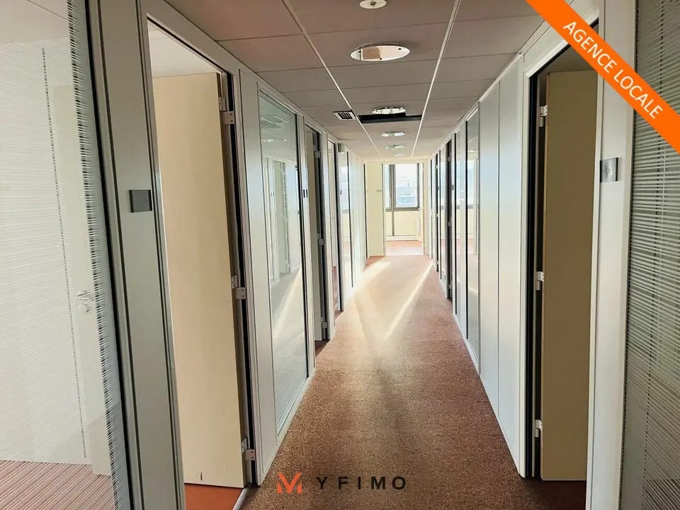 Location Bureaux 245 m² - Photo 1