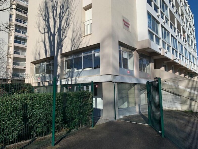 Office in Avignon for sale - Building Photo - Image 2 of 7