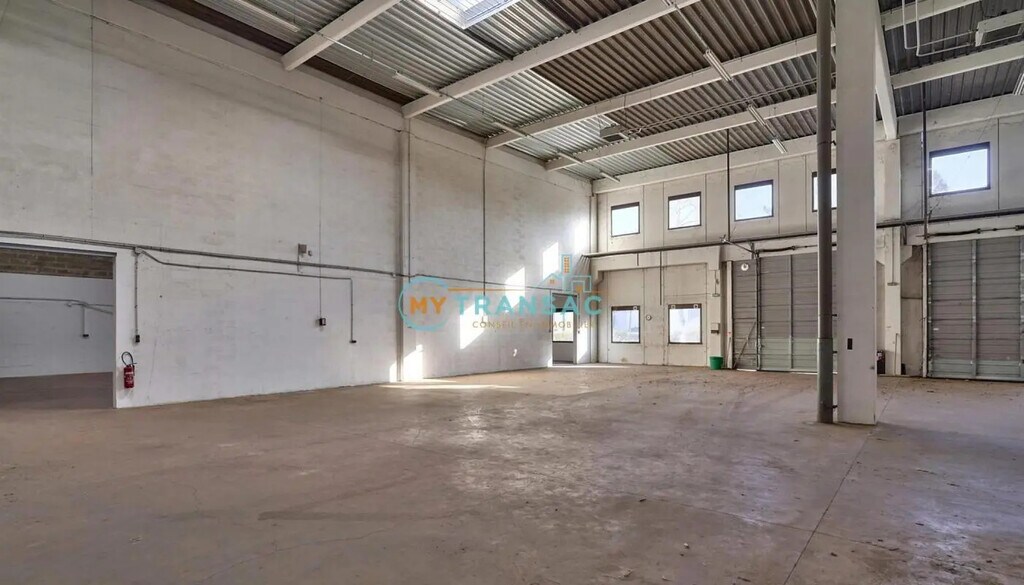 Location Local d'activités 410 m² - Photo 1