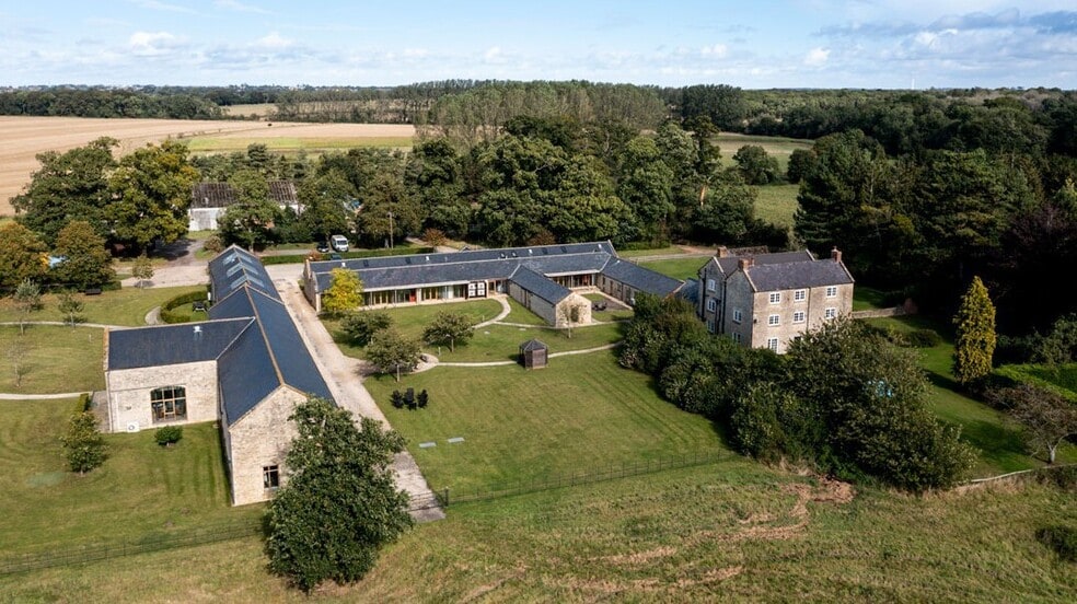 Kirtlington Park, Kirtlington to rent - Building Photo - Image 2 of 4