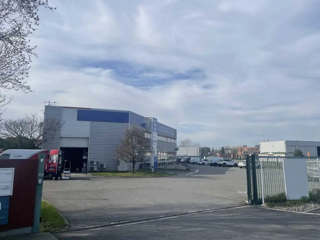 Light Industrial in Toulouse to rent Building Photo- Image 1 of 4