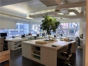 1 E Superior St, Chicago, IL to rent Building Photo- Image 2 of 2