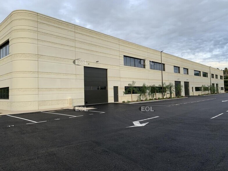 Light Industrial in La Ciotat to rent - Building Photo - Image 3 of 11