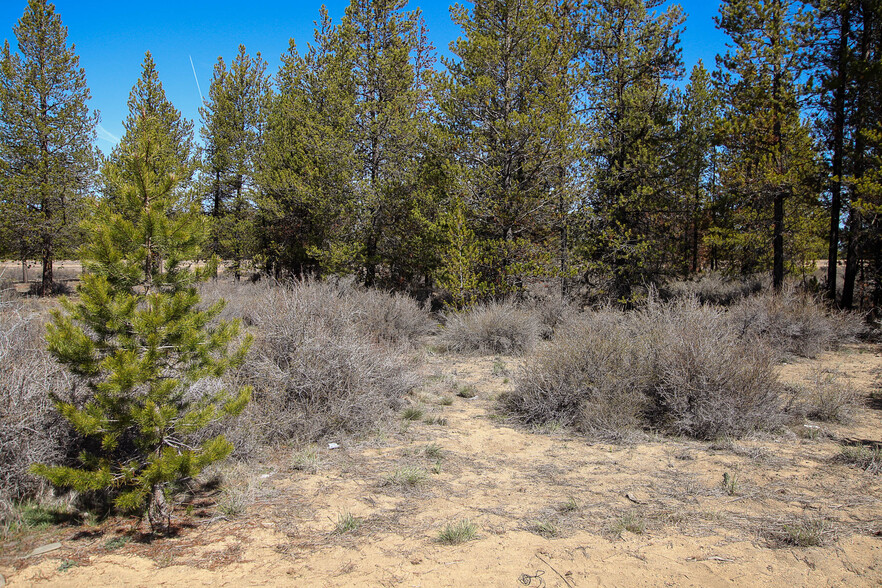 16640 Assembly Way, La Pine, OR for sale - Building Photo - Image 2 of 6