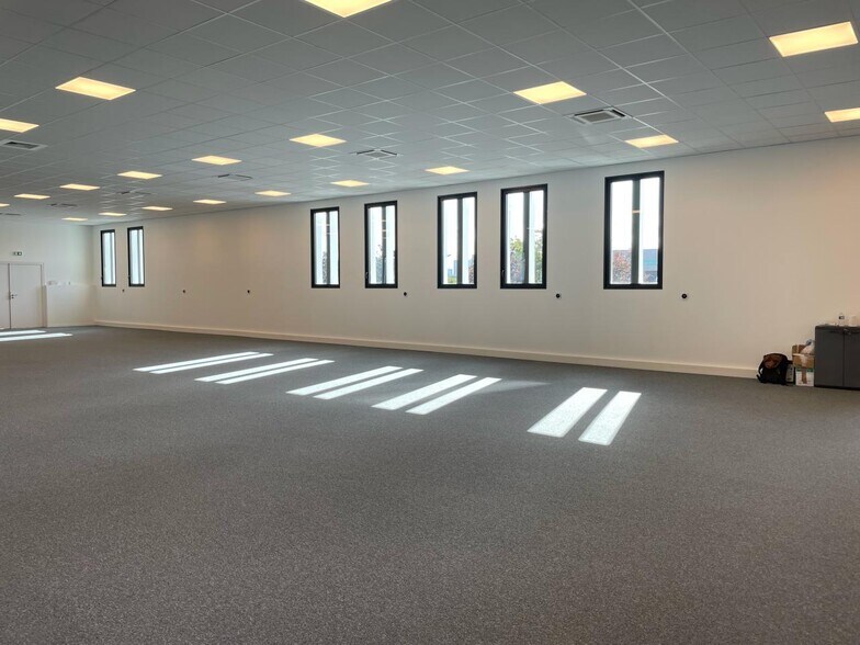 Office in Argenteuil to rent - Building Photo - Image 2 of 12