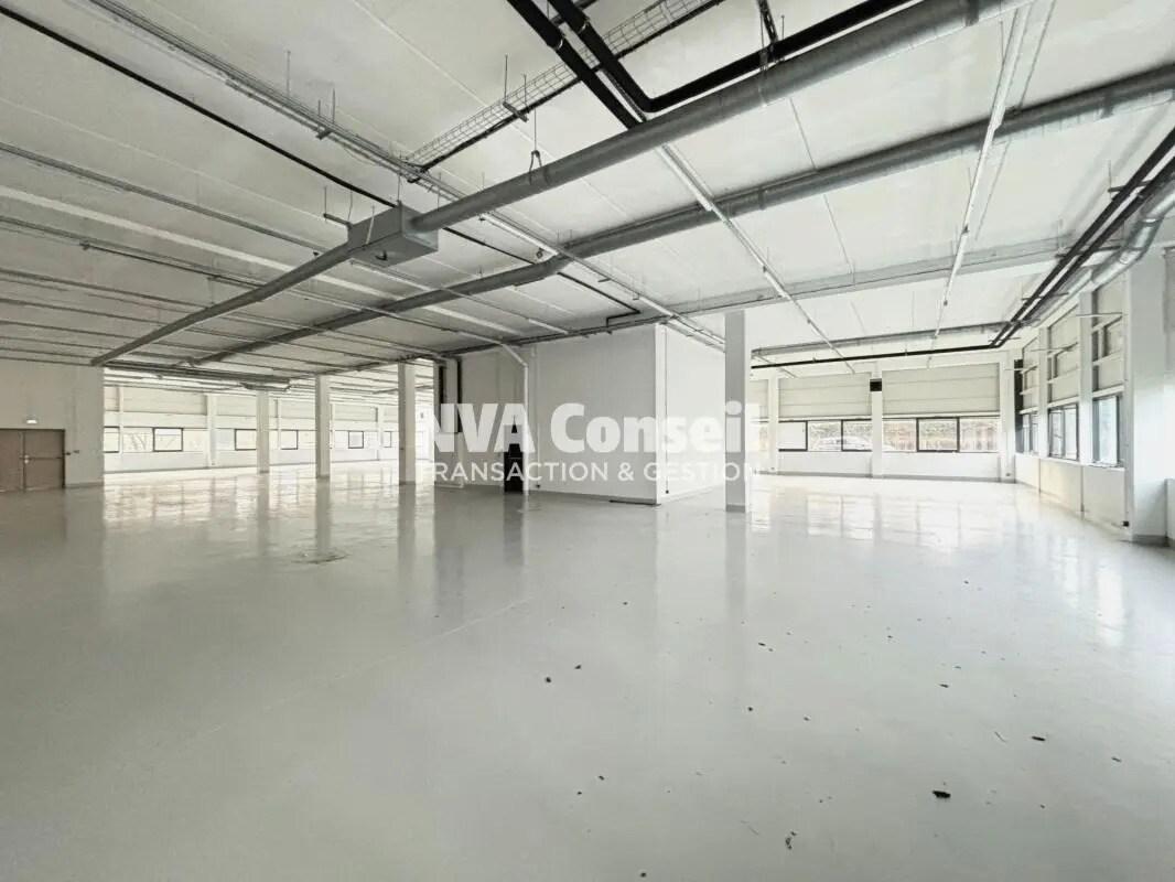 Light Industrial in Cergy to rent Interior Photo- Image 1 of 14