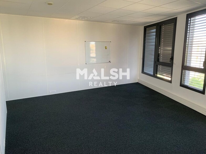 1 Avenue Salvador Allende, Vaulx-en-Velin to rent - Interior Photo - Image 3 of 12