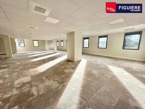 560 Avenue Du Club Hippique, Aix-en-Provence to rent Building Photo- Image 1 of 4