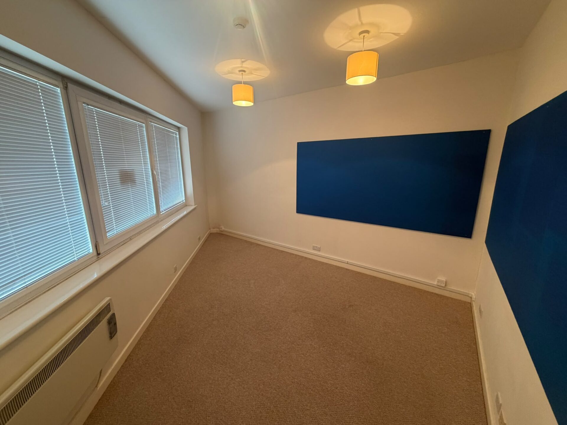 32 Avebury Ave, Tonbridge to rent Interior Photo- Image 1 of 4
