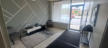 7736-7748 Madison St, Forest Park, IL to rent Interior Photo- Image 2 of 2