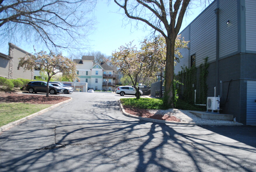 2711 Grand Ave, Des Moines, IA for rent - Building Photo - Image 3 of 19