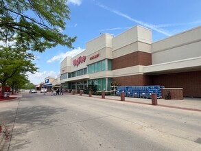 2001-2017 5th St, Silvis, IL to rent Interior Photo- Image 2 of 3