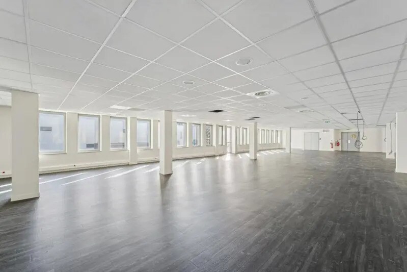 Office in Clichy to rent - Interior Photo - Image 3 of 7