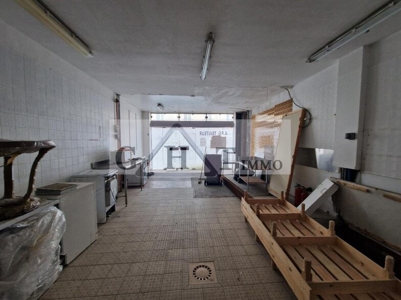 Retail in Montmorency to rent - Interior Photo - Image 1 of 10
