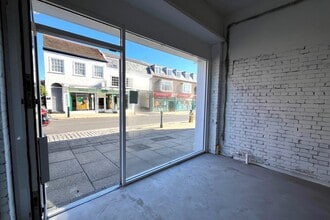 70A-70D High St, Maldon to rent Interior Photo- Image 2 of 4