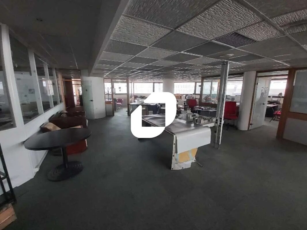 Retail in Bordeaux to rent Interior Photo- Image 1 of 10