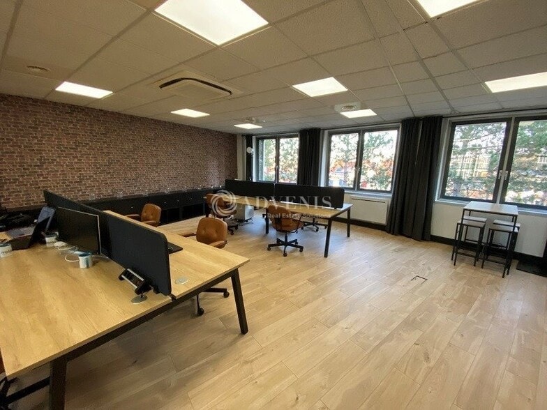 Office in Saint Germain En Laye for sale - Interior Photo - Image 1 of 5