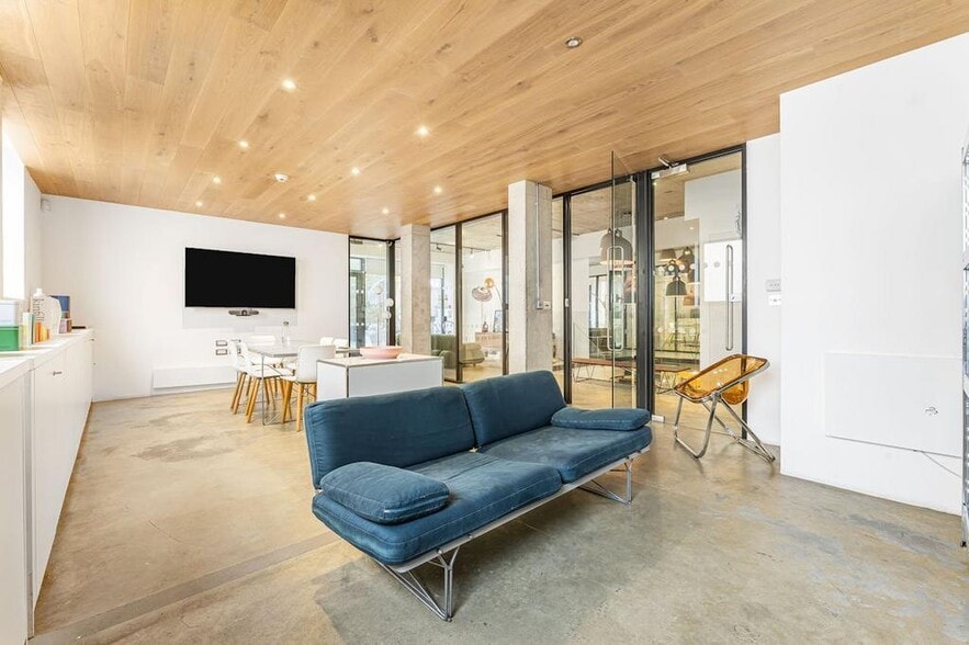 161-165 Kingsland Rd, London for sale - Building Photo - Image 3 of 18