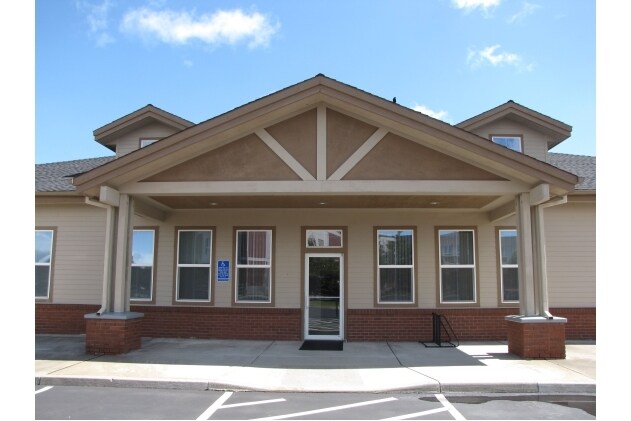 703 N Larch Ave, Sisters, OR to rent Building Photo- Image 1 of 4