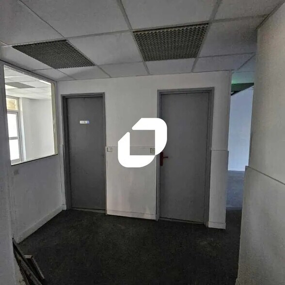 Office in Saint-Denis for sale - Building Photo - Image 2 of 22