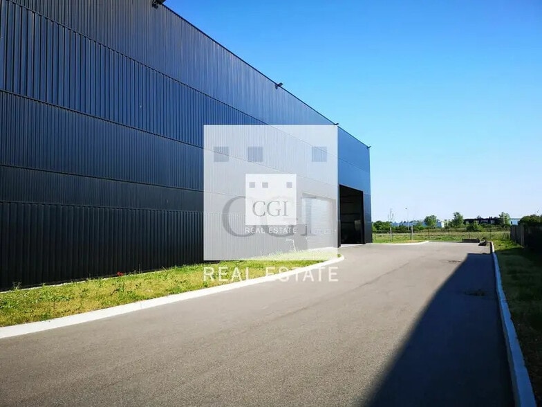 10 Rue Marcel Dassault, Genas to rent - Building Photo - Image 2 of 15