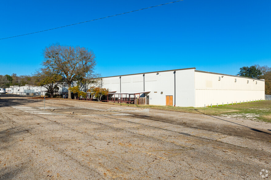 1300 E Rusk St, Jacksonville, TX for rent - Building Photo - Image 3 of 17