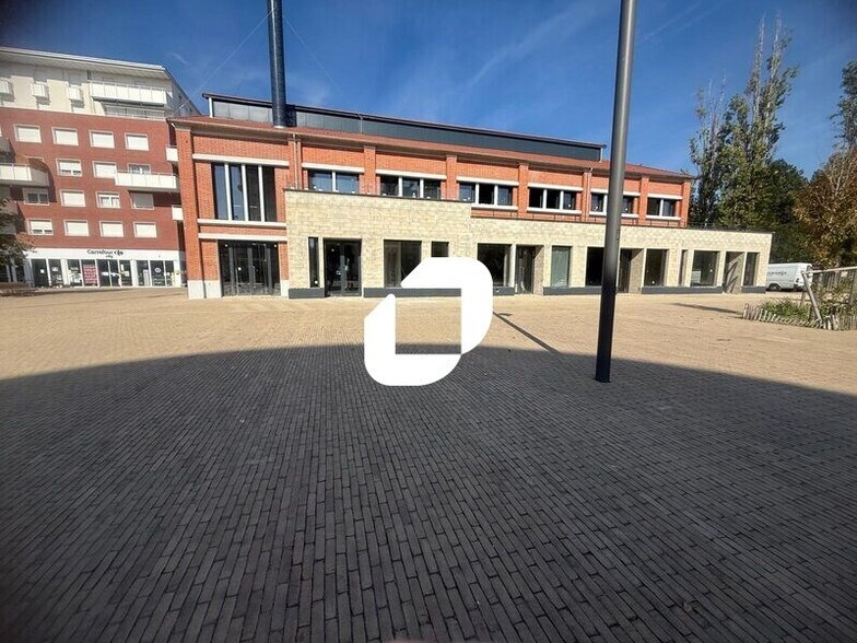 Retail in Neuilly-sur-Marne to rent - Building Photo - Image 1 of 3