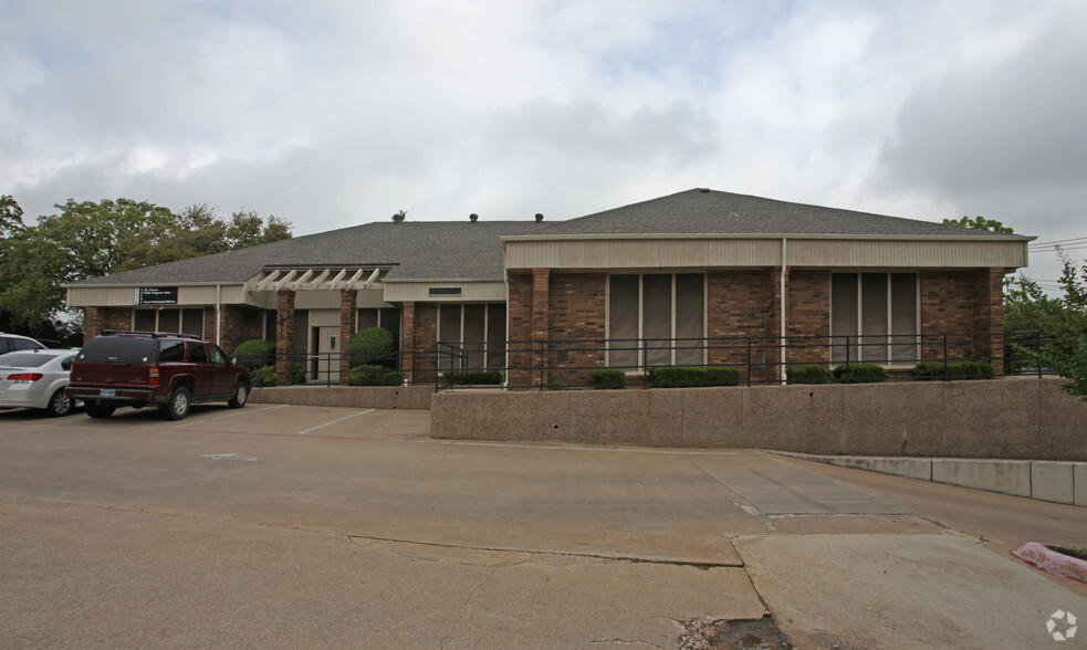 5612 SW Green Oaks Blvd, Arlington, TX for rent - Building Photo - Image 1 of 7