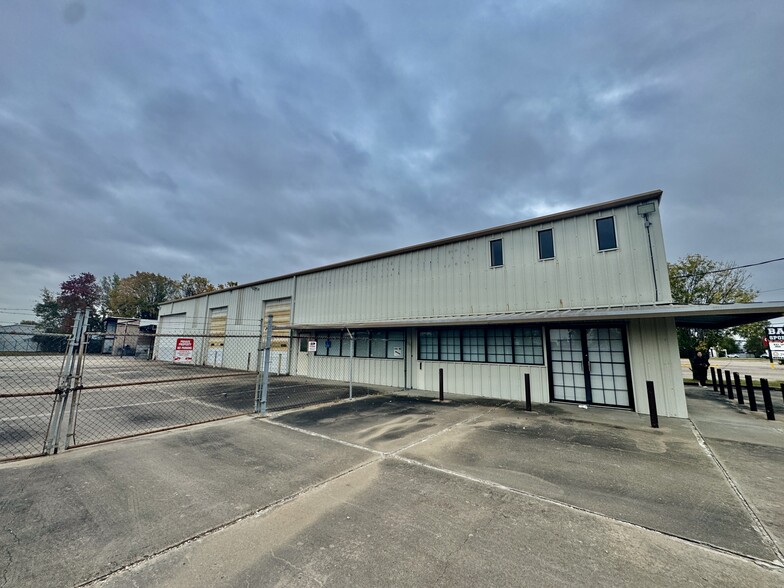 14500 Hempstead Hwy, Houston, TX for rent - Building Photo - Image 1 of 25