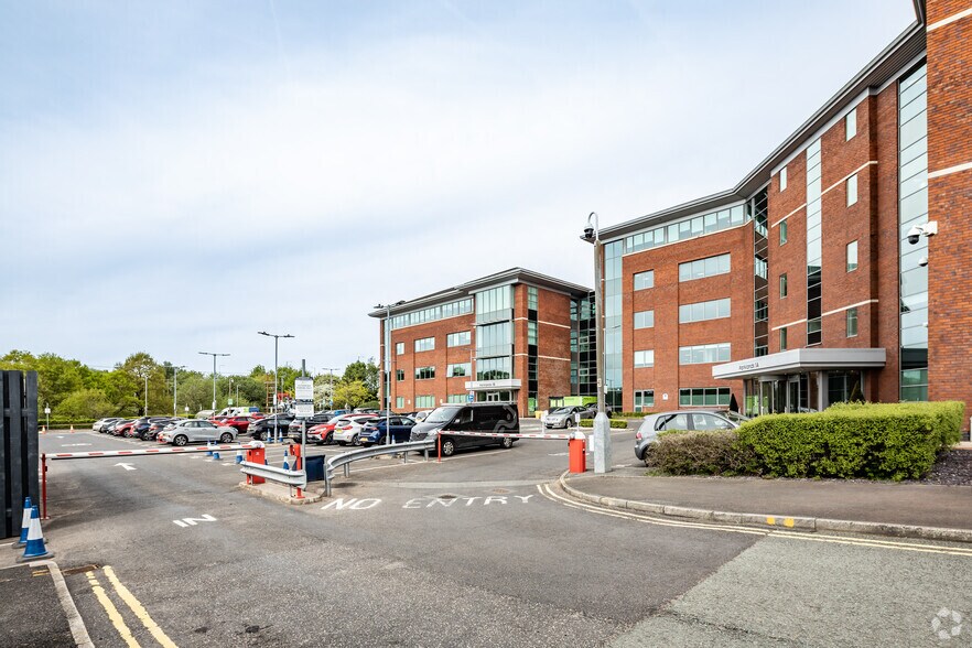 1A The Parklands, Bolton to rent - Building Photo - Image 2 of 4