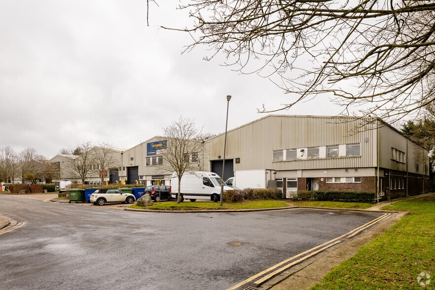 Blenheim Rd, High Wycombe to rent - Primary Photo - Image 1 of 2