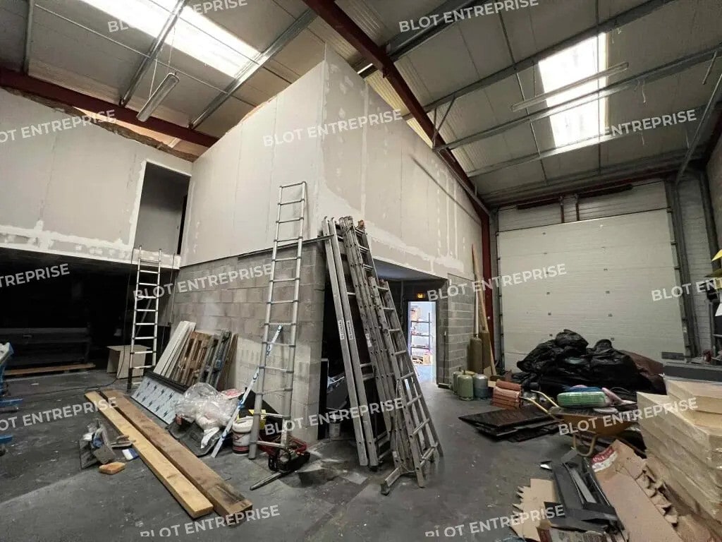 Location Entrepôt 280 m² - Photo 1