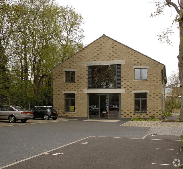 The Courtyard, Bracknell for rent - Building Photo - Image 2 of 6