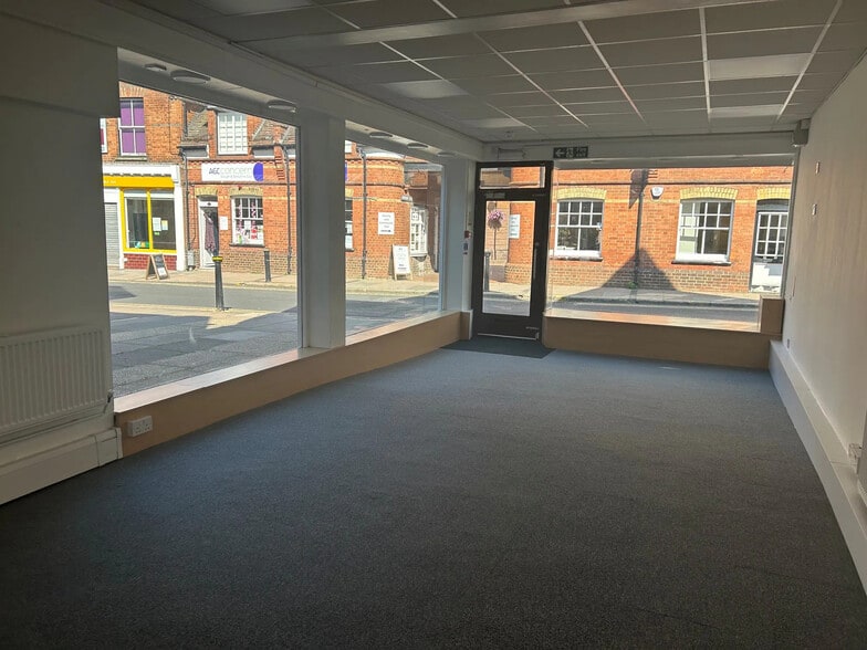 10-12 Denmark St, Wokingham to rent - Building Photo - Image 2 of 11