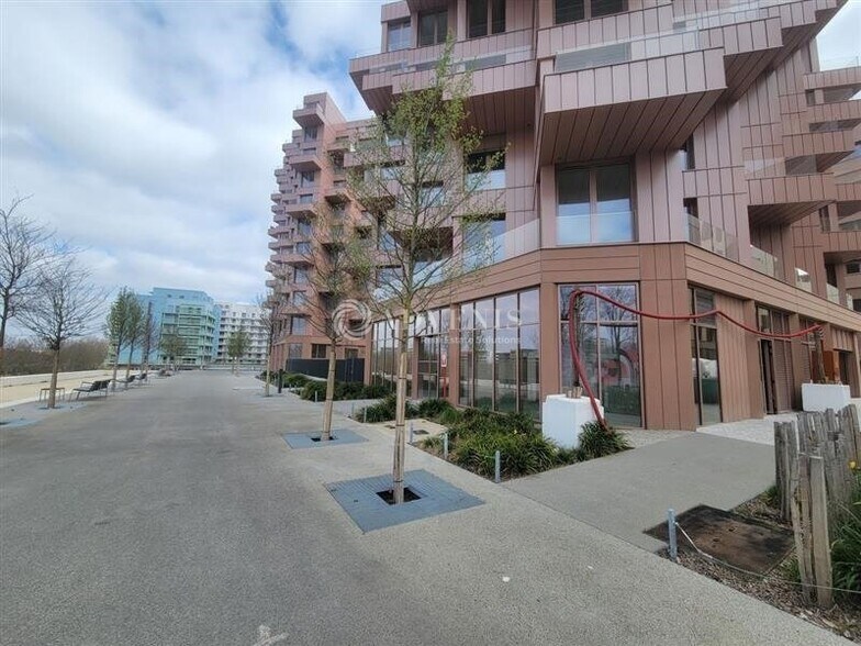 22 Rue Ternaux, Saint-Ouen-sur-Seine to rent - Building Photo - Image 2 of 6