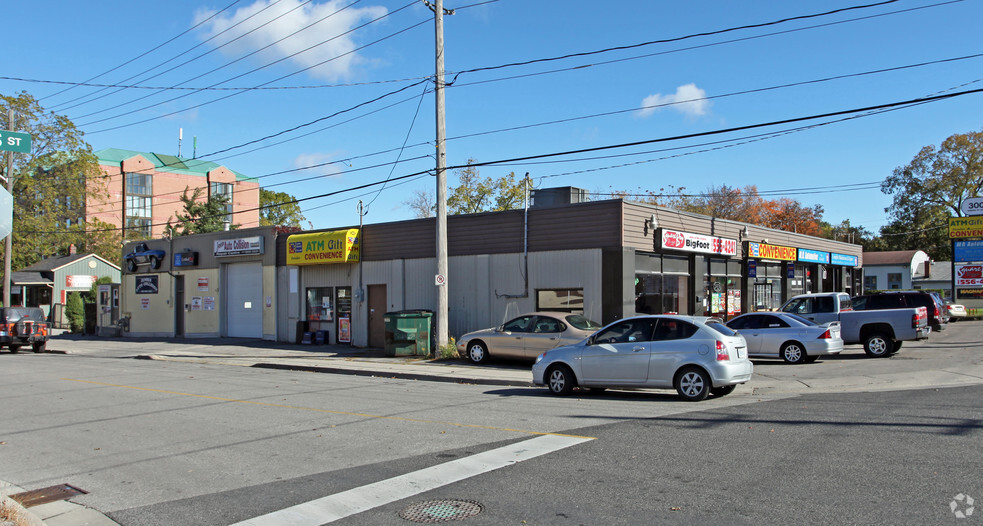 105 Ash St, Whitby, ON for sale - Primary Photo - Image 1 of 3