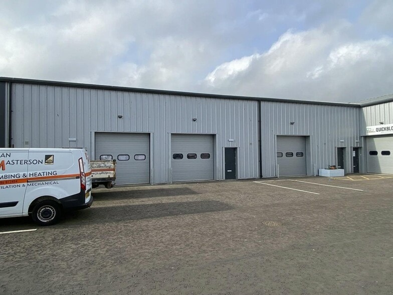 15 Whitehouse Rd, Stirling to rent - Building Photo - Image 3 of 13