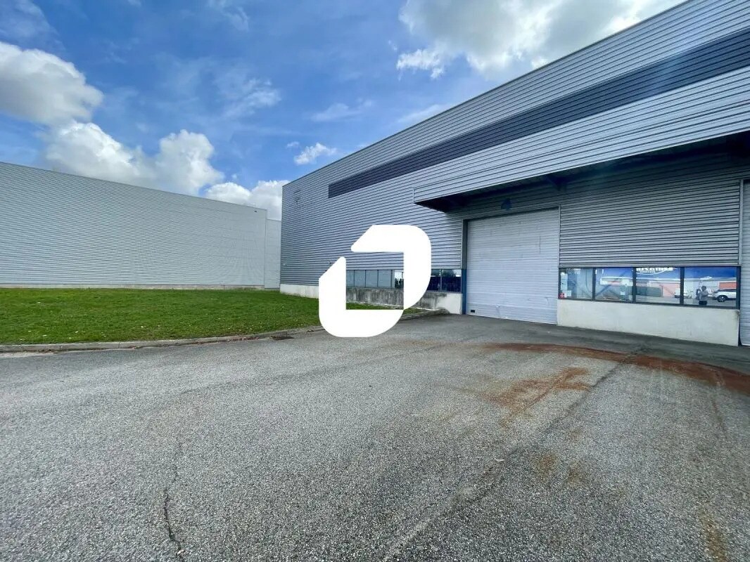 Office in Genas to rent Building Photo- Image 1 of 10